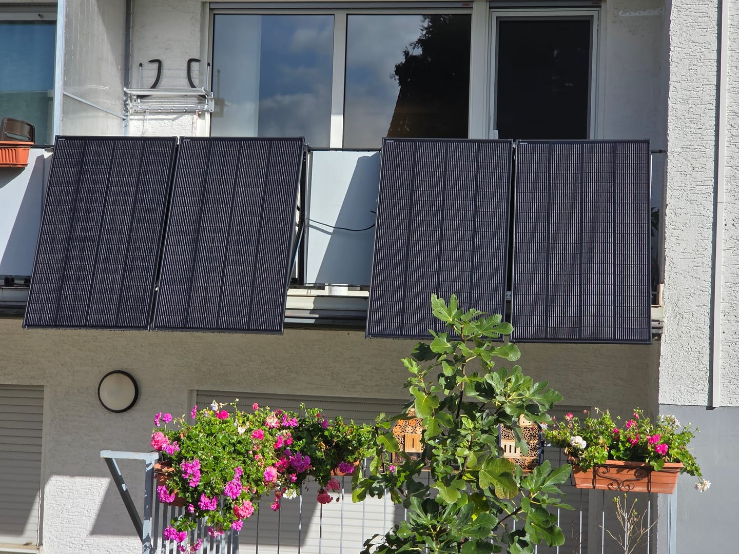 Balkonkraftwerk vs. kleine Solaranlage丨Was Lohnt Sich für Wen